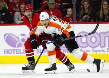 Lindblom joins Flyers for playoffs after cancer treatment