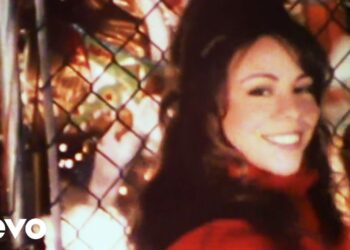 Mariah Carey – All I Want For Christmas Is You (Official Music Video)
