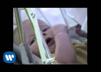 Ed Sheeran – Photograph (Official Music Video)