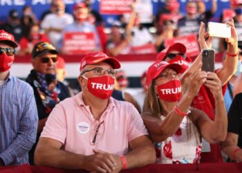 Coronavirus USA live updates: news, cases, deaths and stimulus checks; Hurricane Laura today