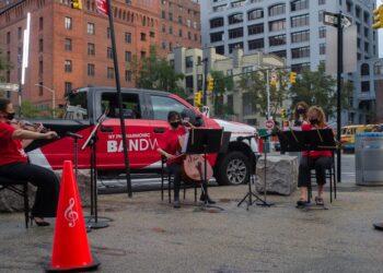 Unable to open its concert hall, New York Philharmonic brings its music to the streets