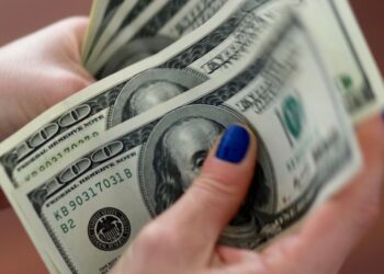 Dollar in the doldrums; U.S. politics, Fed minutes eyed | News