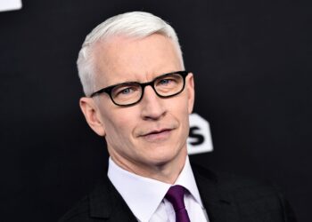 Anderson Cooper, MyPillow founder Mike Lindell spar over COVID cure claim