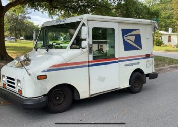 Former mailman thinks USPS treated like ‘political football’