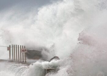 Forecast to become hurricane in Carolinas