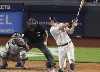 Yankees’ LeMahieu pulled with sprained left thumb | Sports