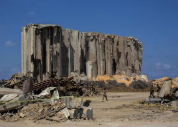 France warns Lebanon risks collapse after explosion, crisis | World News