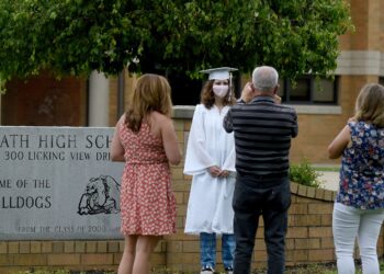 Ohio students must wear masks, DeWine says; sports in limbo