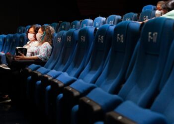 California 600K cases; Hawaii tourism? Stimulus at impasse