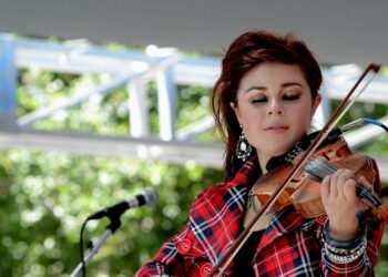 The day the music died: One fan shares his photographs as he awaits return of live music – Entertainment & Life – Milford Daily News