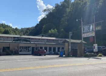 Cool Springs park hosts back porch music concert