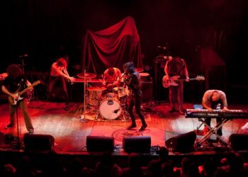 “Foxy Shazam Release Swanky New Track ‘Dreamer'”