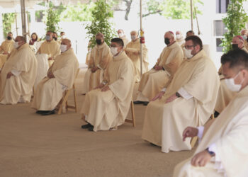 LA Archdiocese ordains 8 new priests in outdoor ceremony – Daily News