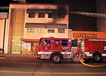 Victory Boulevard building catches fire in North Hollywood – Daily News