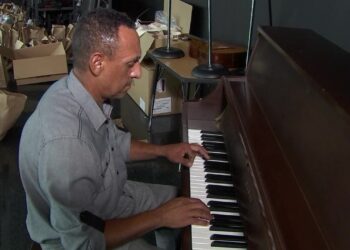 Hitting a high note; Tampa middle school custodian makes music for teachers, students