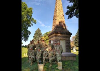 South Dakota Guardsmen honor Civil War dead by cleaning tombstones