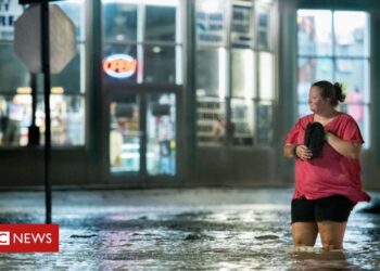 Tropical Storm Isaias lashes Carolinas, killing at least one