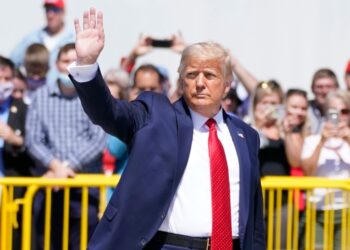 Trump breaks tradition to campaign during Democratic convention | USA News