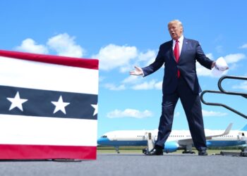 Trump attempts to lure US firms back from China | USA News