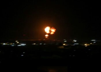 Israel warns Hamas of war as Egypt seeks to ease tensions