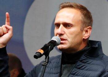 Russian Putin critic Alexei Navalny in ICU; poison in tea suspected