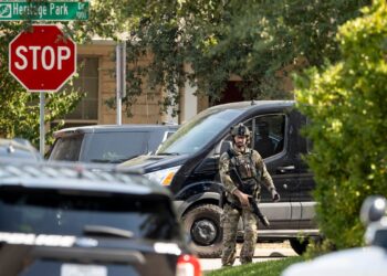 3 Texas police officers shot, in stable condition