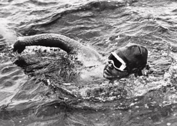This day in sports: Gertrude Ederle becomes first woman to swim English Channel