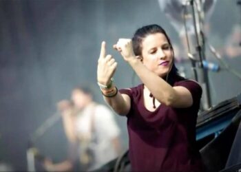 Jo Rose Benfield is a performer who interprets music for the hard of hearing