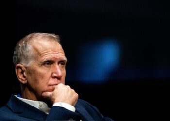 Tillis Apologizes for Failing to Keep Mask on at White House | Political News