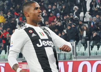 LIVE Transfer Talk – Man United eye Douglas Costa as Sancho alternative