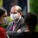 Tests and Mask for U.S. Health Chief on Taiwan Visit | World News