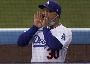 Power outage causes 25-minute delay at Dodger Stadium | Sports