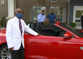 Nat Hines: Raleigh World War II veteran celebrates 100th birthday by checking item off bucket list