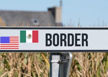 US borders with Canada, Mexic closed through Oct. 21