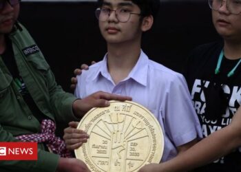 Thailand protests: Activists challenge monarchy by laying ‘People’s Plaque’