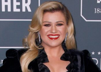 Kelly Clarkson, Usher Connect Over Divorce Difficulties