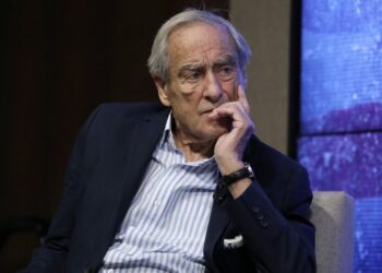 Trailblazing Journalist Harold Evans Dead at 92 | World News