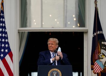 Trump touts his own COVID recovery in pitch to seniors