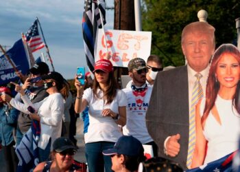 U.S. Stocks Close Higher on Signs of Muted Political Risk