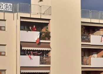 An Italian couple who met on their balconies during quarantine are now engaged in the same city where ‘Romeo and Juliet’ was set