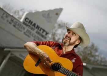 Country legend and ‘Whiskey River’ writer Johnny Bush dies