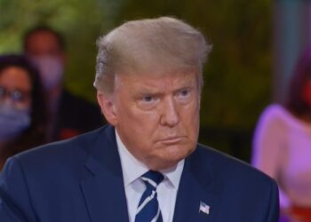 Woman behind Trump — and her nod — catches a share of the attention