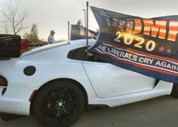 Watch now: Hundreds rally for President Donald Trump in Normal | Politics