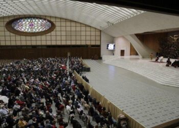 Pope ends public audiences, eyes Christmas as virus surges | National/World News