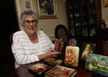 Wellesley woman donates collection of Russian boxes – News – MetroWest Daily News, Framingham, MA