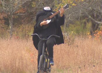 Headless horseman brings music, double-takes to Concord, MA
