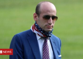 Covid: White House aide tests positive as military leaders quarantine