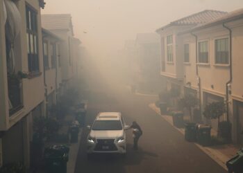 60,000 evacuated in Irvine; Silverado fire