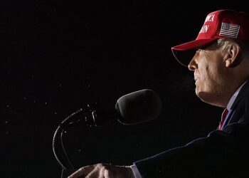 Poll: US Trust in COVID-19 Information Down | archive , usa , general news