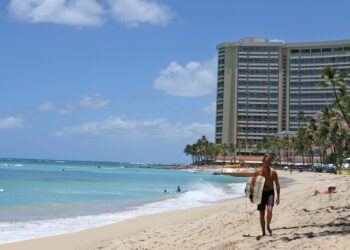 Hawaii vacation? COVID-19 hassles abound amid tourist testing program